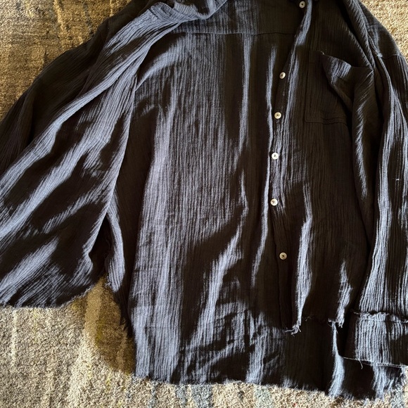 Breezy Button Up 🦋 - Picture 4 of 5